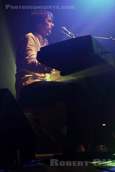 BRETT ANDERSON - 2011-10-07 - PARIS - La Machine (du Moulin Rouge) - 